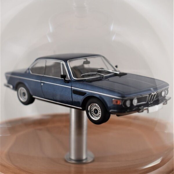 BMW 3.0 CS 1969 Blaumetallic 1:43 in mundgeblasener Flasche 600ml